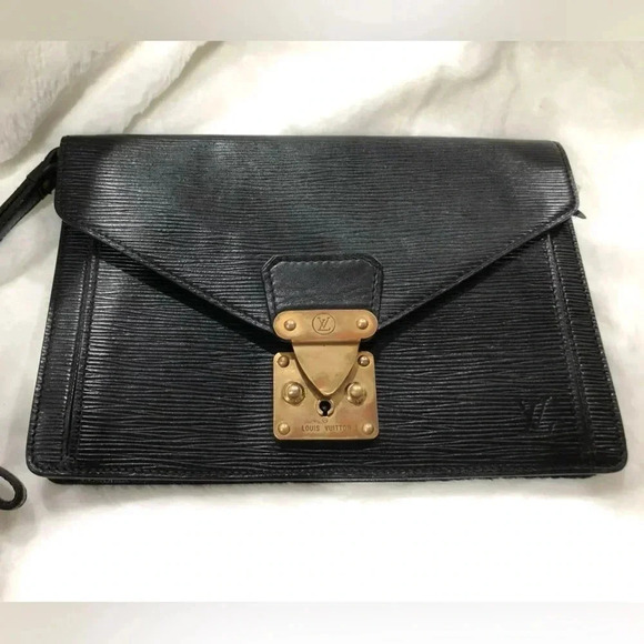 Louis Vuitton Epi Envelope Bag with working key - Picture 2 of 14